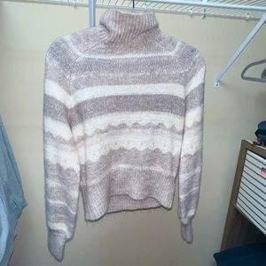 ABERCROMBIE & FITCH WOOL TURTLE NECK. NEVER WORN VERY STYLISH.